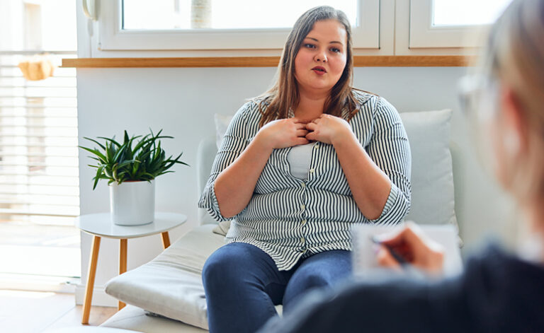Woman discussing eating disorder with therapist during addiction treatment