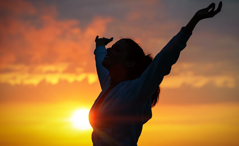 Woman experience freedom and peace of mind through gong therapy treatment