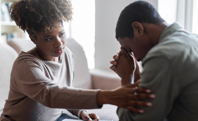 Medically trained health professional supporting a patient during detox